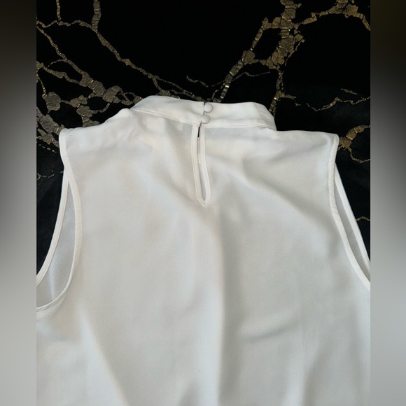 Stylish and classy pure  white blouse by F21, size XS/S - Picture 3 of 4